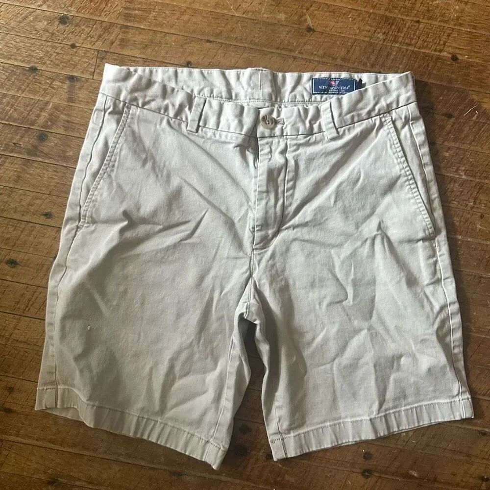 Vineyard Vines tan flat front size 32 preppy chino shorts